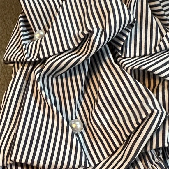 Striped Dress with Ruffled Sleeves with Pearls - Picture 7 of 7